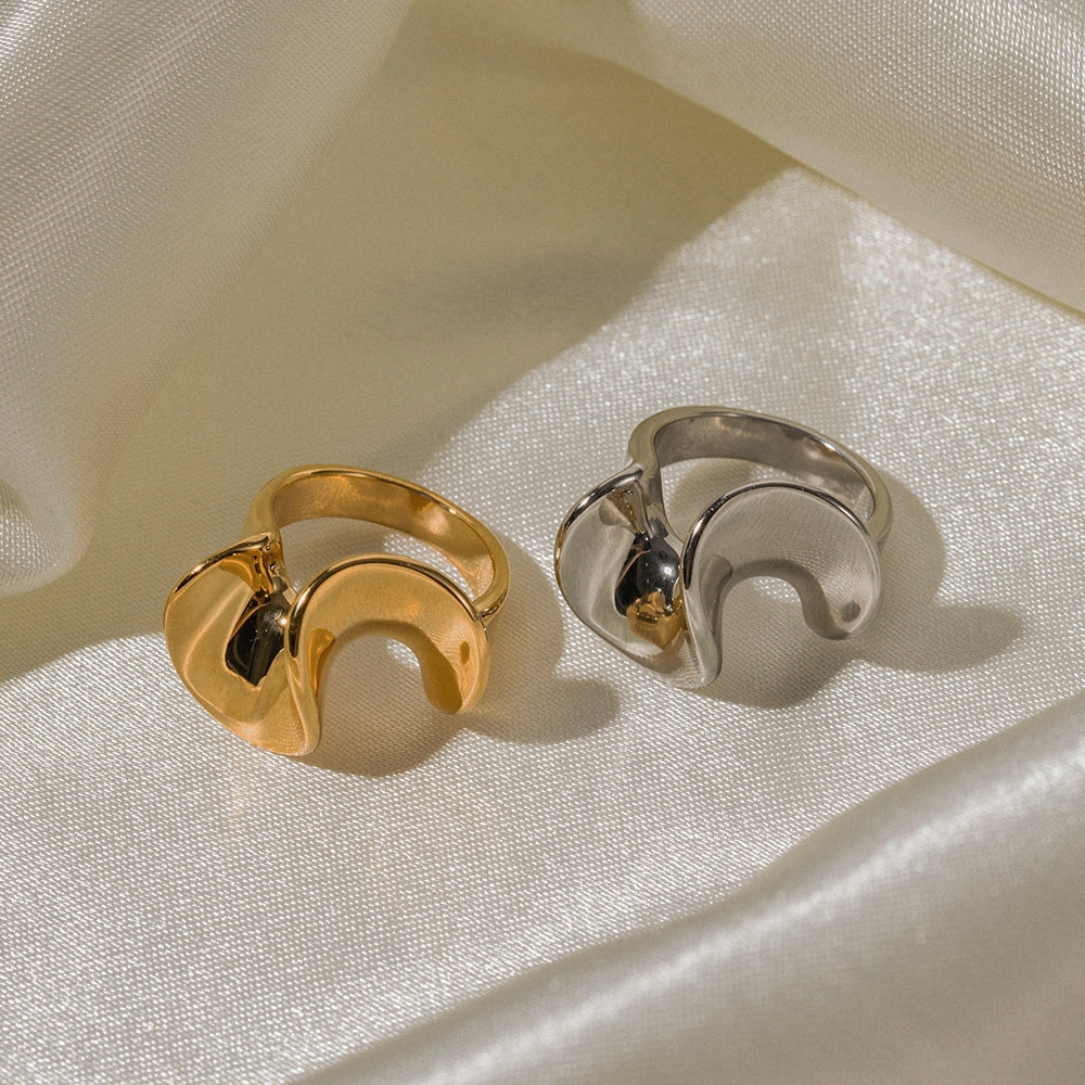 Ruffled premium ring